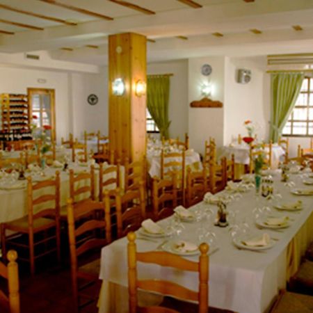 Hostal El Jucar Alcala del Jucar Bagian luar foto