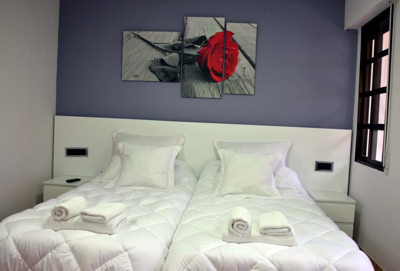 Hostal El Jucar Alcala del Jucar Bagian luar foto