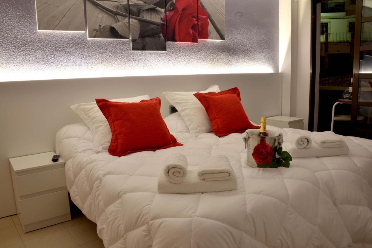 Hostal El Jucar Alcala del Jucar Bagian luar foto