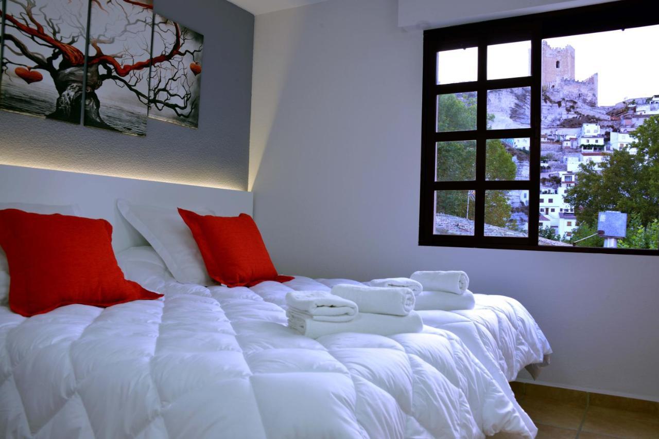 Hostal El Jucar Alcala del Jucar Bagian luar foto